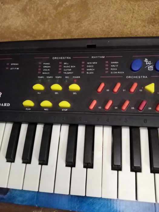 Синтезатор - піаніно для дітей