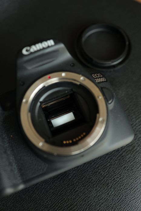 Canon 2000D + EF-S 18-55mm + Sigma Art 18-35mm – zestaw jak nowy