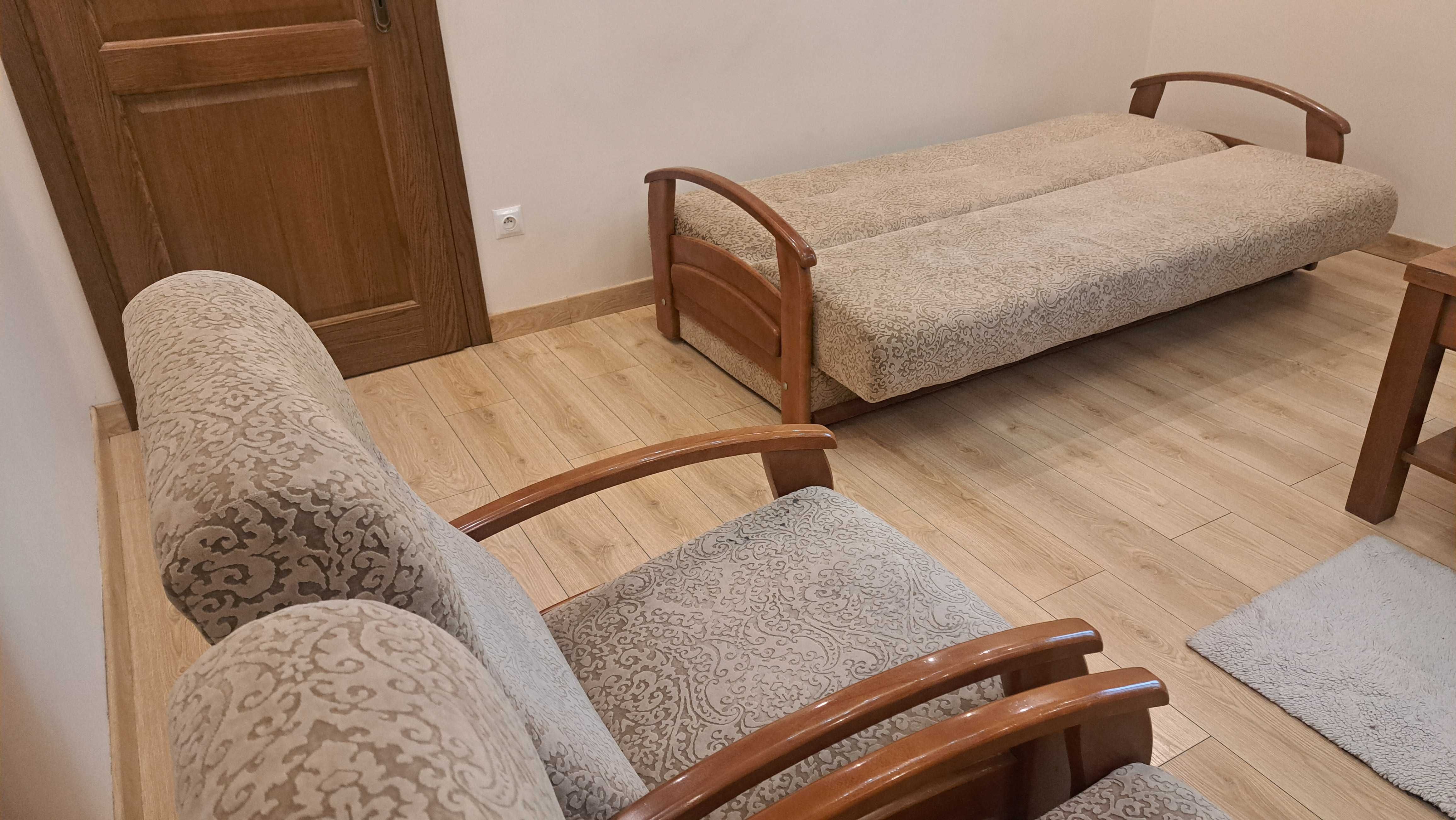 Komplet sofa + gatis 2 fotele