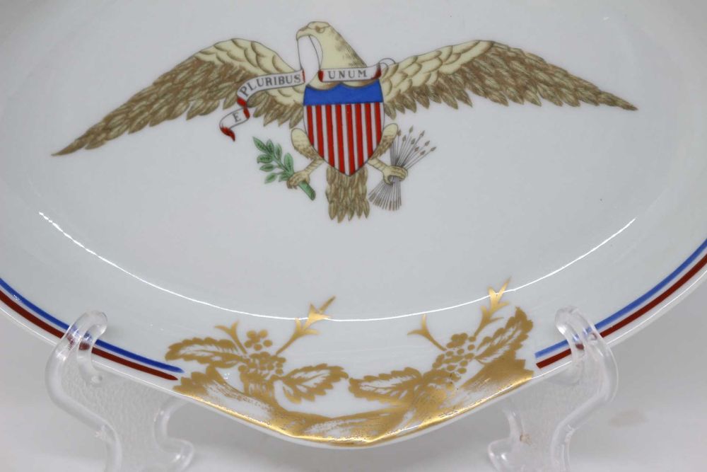 Rara Conserveira Vista Alegre Mottahedeh Diplomatic Eagle 17,8 cm