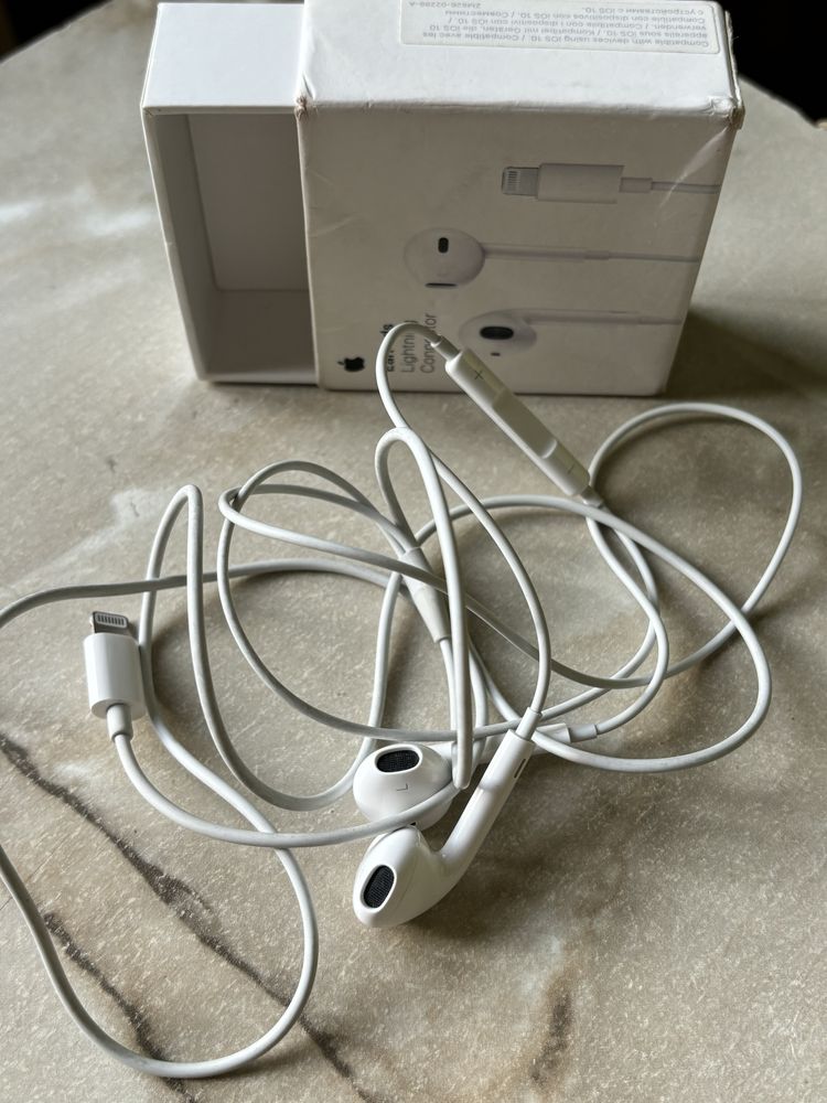 Навушники Apple iPod EarPods with Mic Lightning