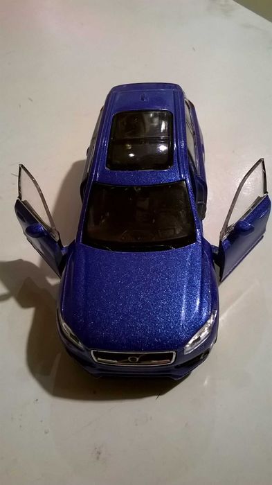 VOLVO XC 90 model wersja combi; skala 1:34; metalowo-plastikowy