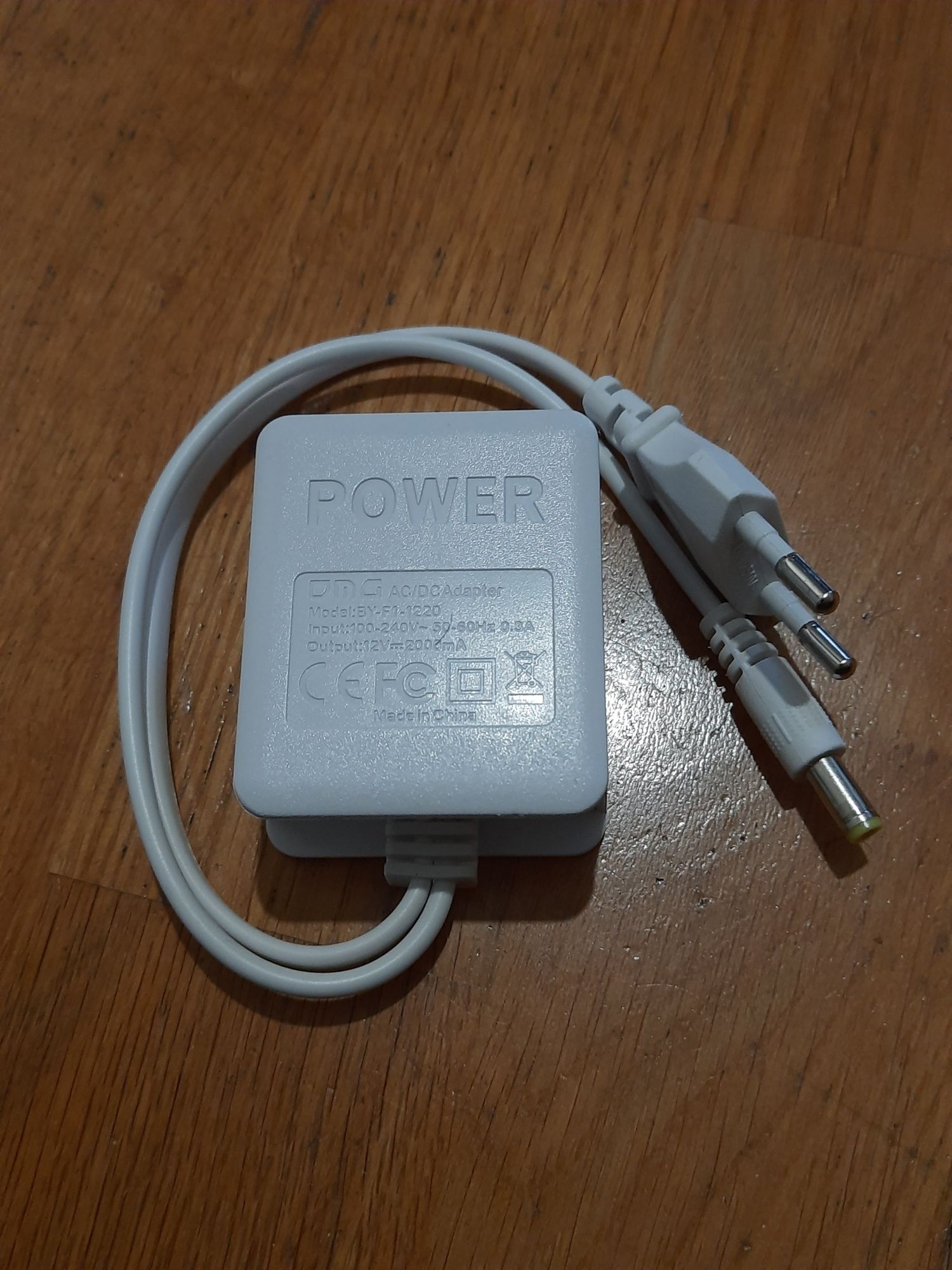 Adaptador AC/DC 12V 2A