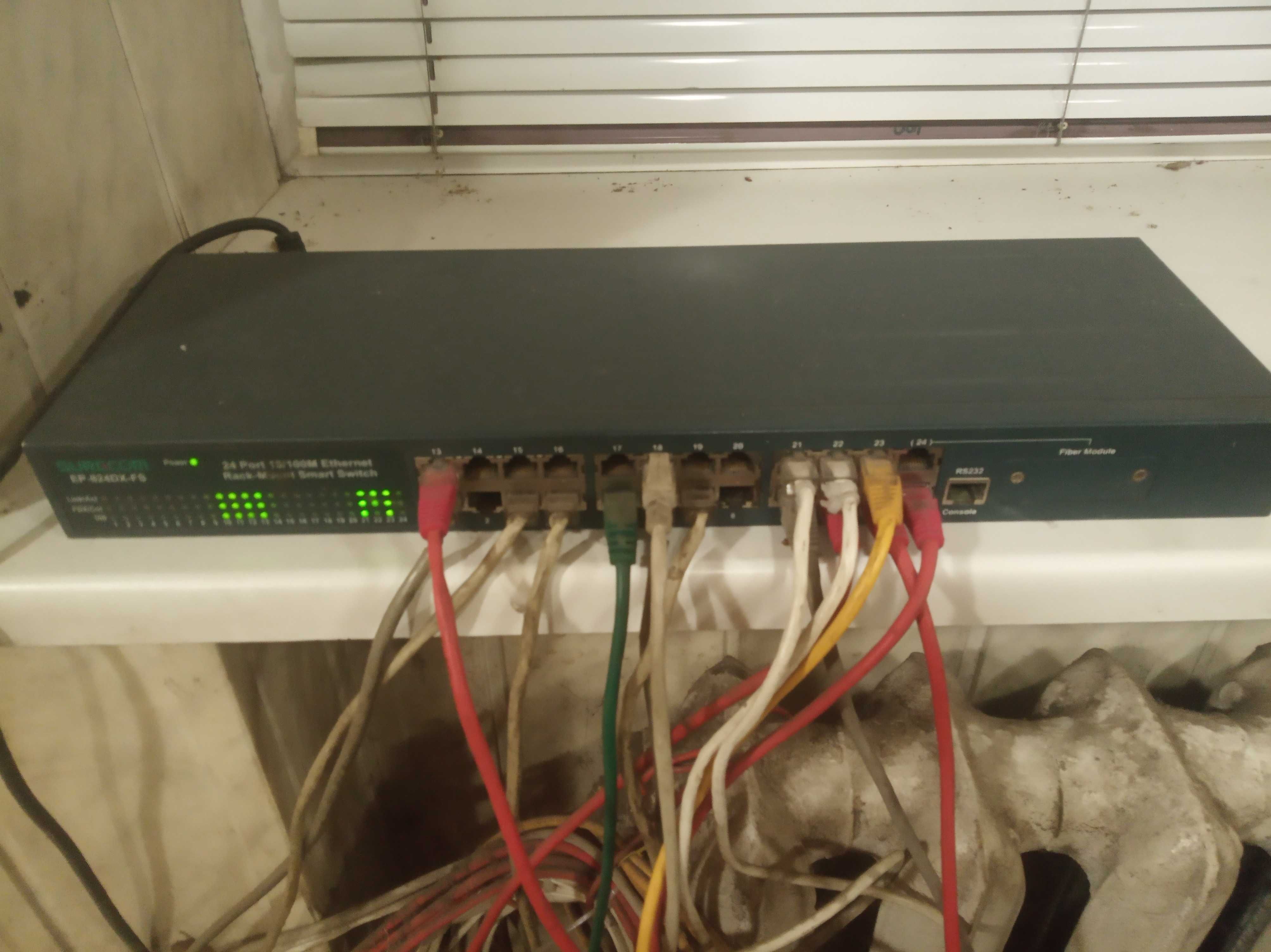 Комп'ютерні комплектуючі, FX-10, навушники, комутатори, KVM-світч