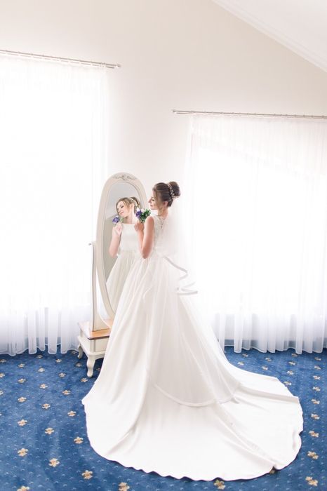 Продаю весільну сукню