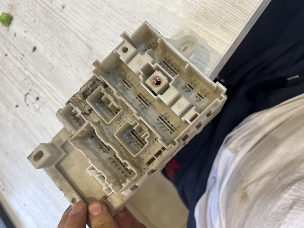 Блок предохранителей toyota RAV4 II 82733-42080 82733-42080