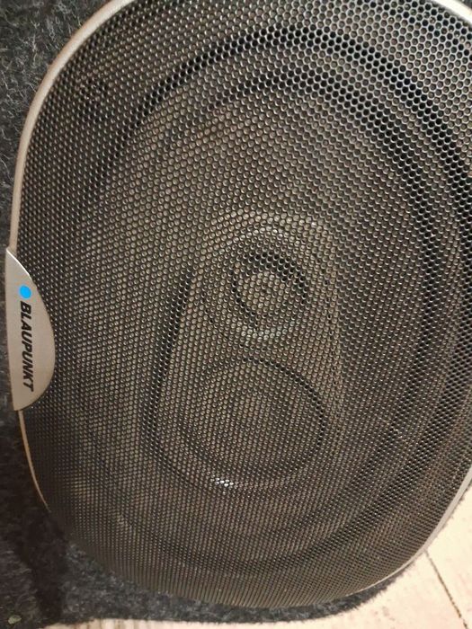 Динаміки разом з полкою