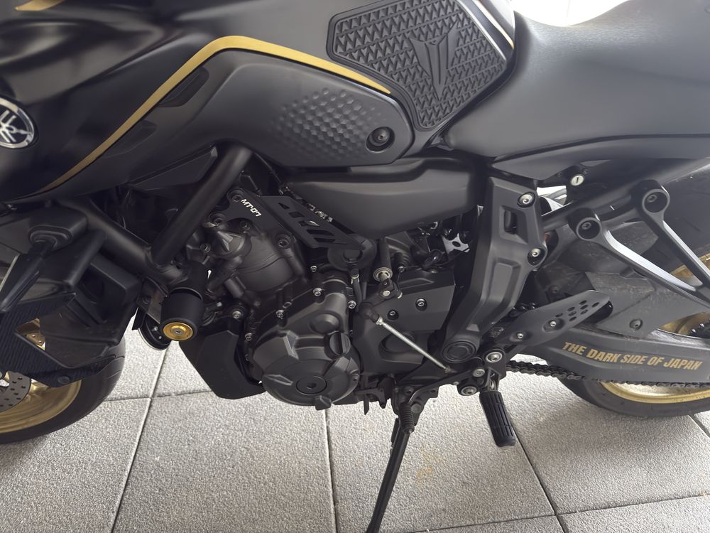 Yamaha mt-07 akrapovic