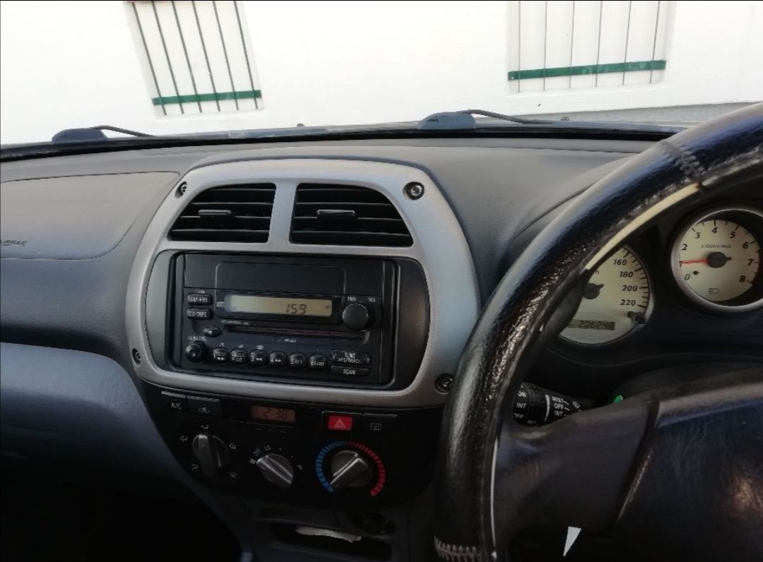 Toyota RAV4 (2003) 4x4 (Volante á Direita) Leia toda a descrição