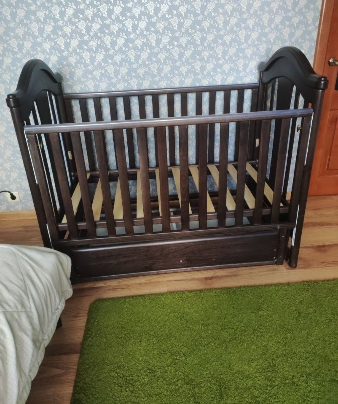 Кровать детская с маятником механизмом