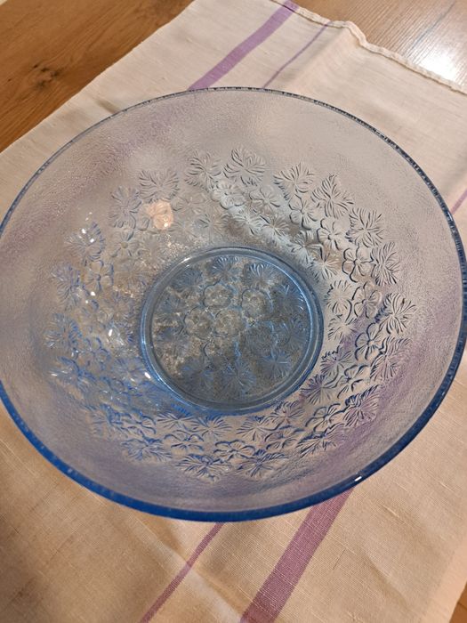 Duża misa w bratki  z Ząbkowic w pięknym kolorze niebieskim