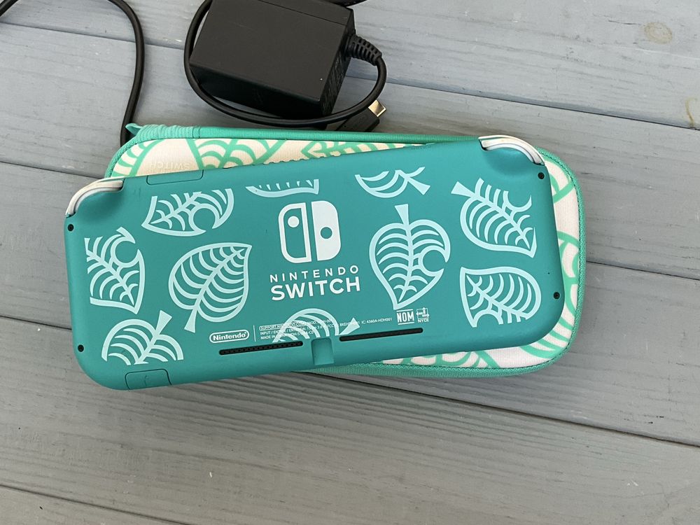 Nintendo switch lite animal crossing edition