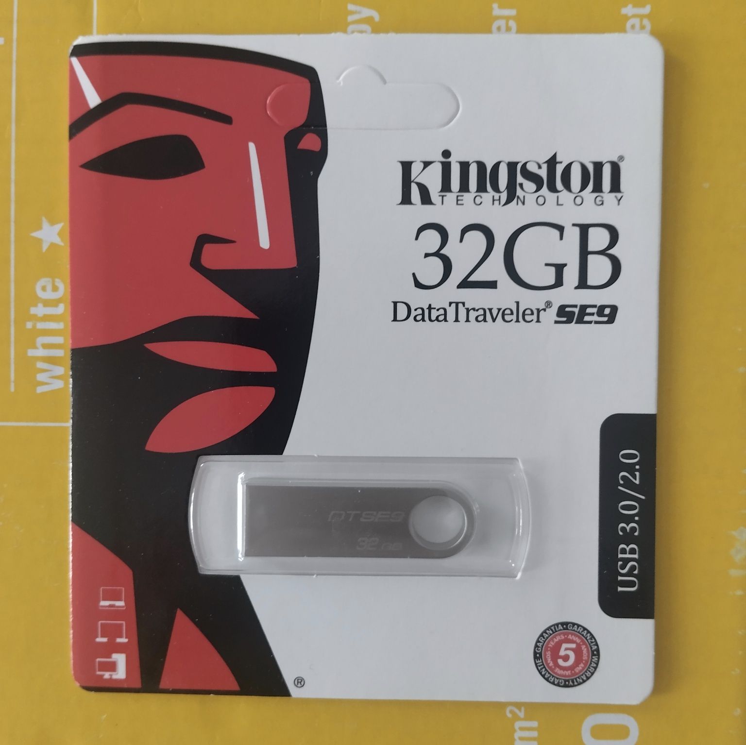 Флеш память ( флешка )  Kingston метало обьем 8,16,32,64 GB