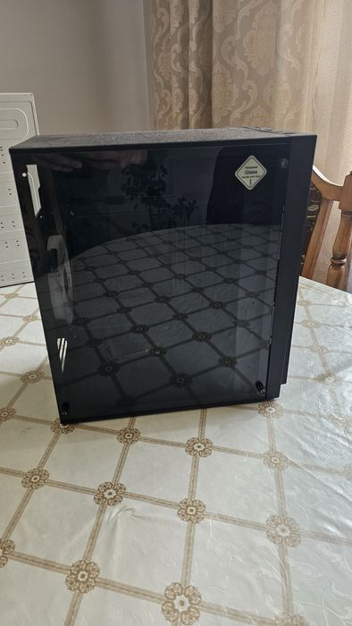 Корпус з чотирьма кулерами