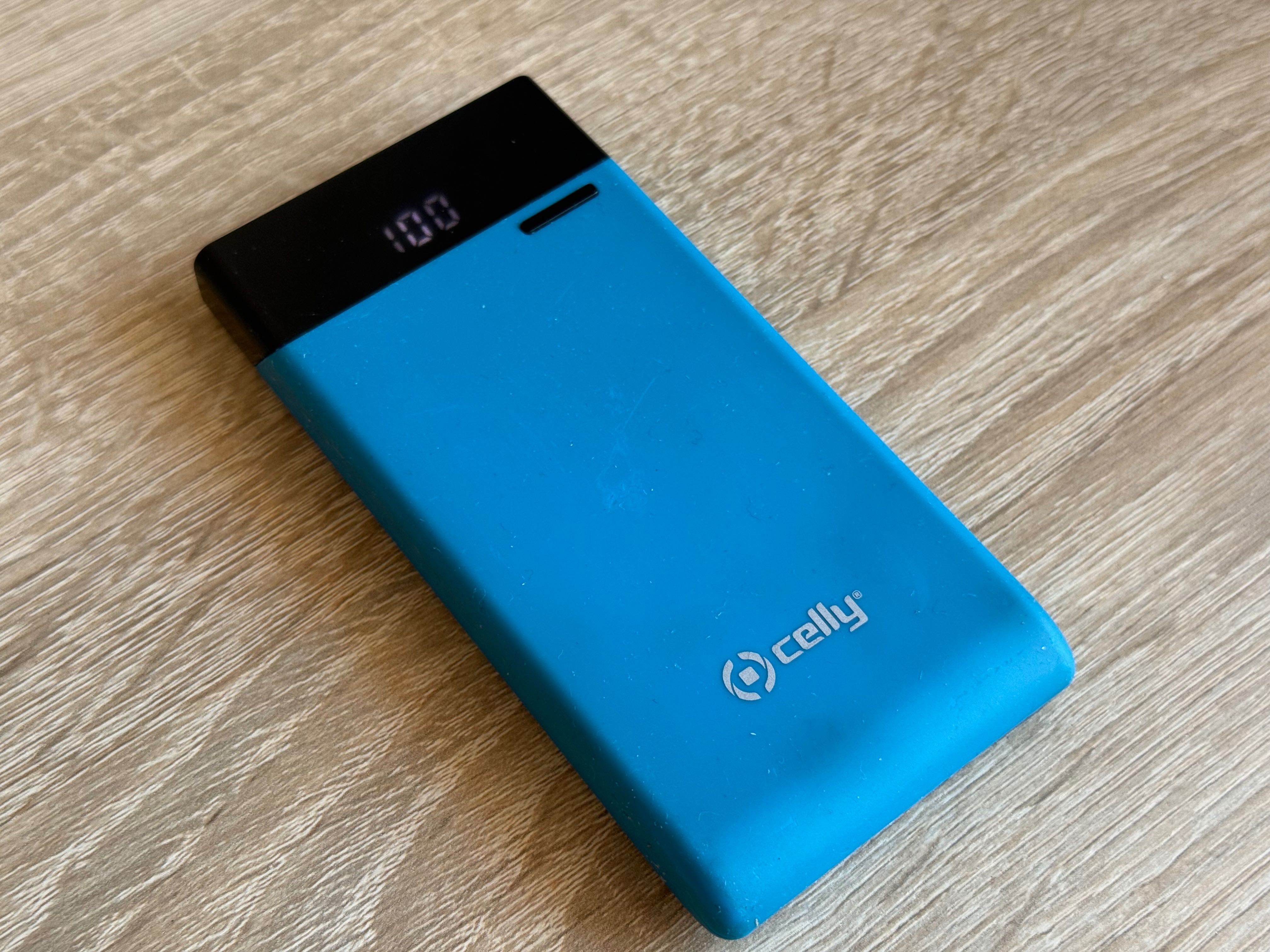 Niebieski Powerbank Celly 5000mAh 2x USB, 1x microUSB