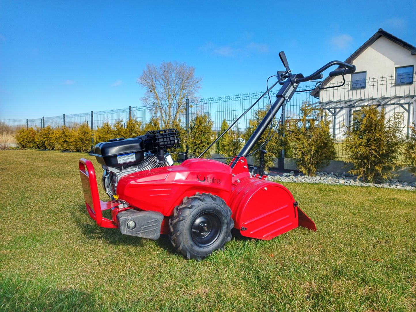 Wynajem GLEBOGRYZARKA, aerator, wertykulator, rozdrabniacz gałęzi