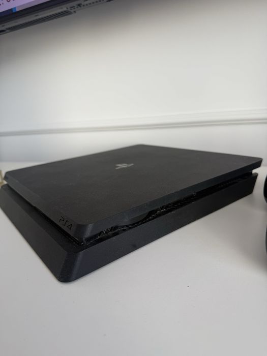 Konsola Sony PlayStation 4 1TB + 2 Pady + FIFA 23, GTA V, Spider Man