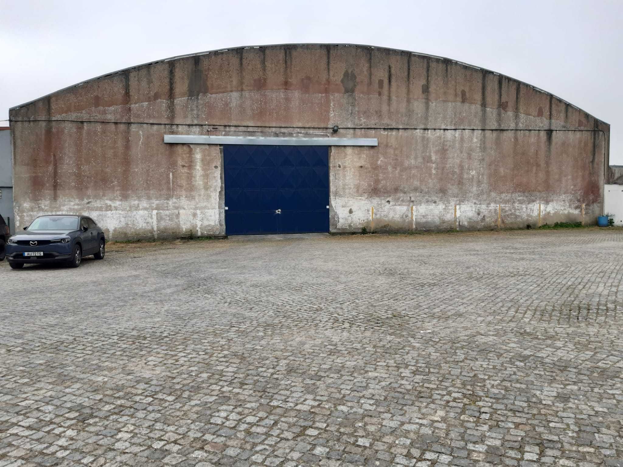 Armazém junto ao aeroporto do Porto