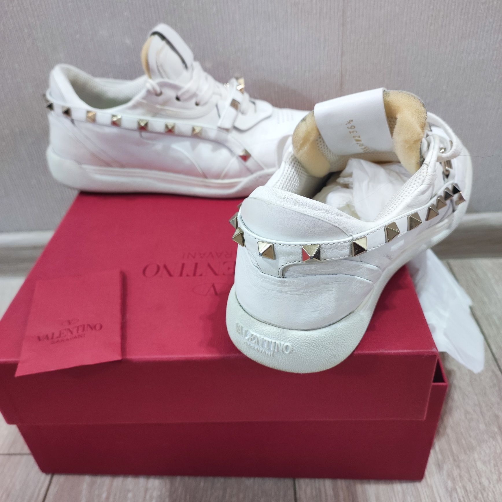 Valentino кроссовки оригинал
