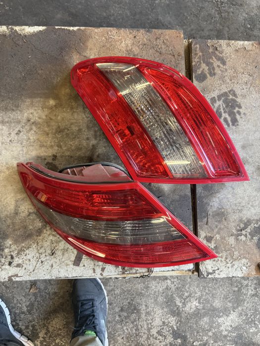 Lampa tylna tył lewa prawa Mercedes W204 Sedan