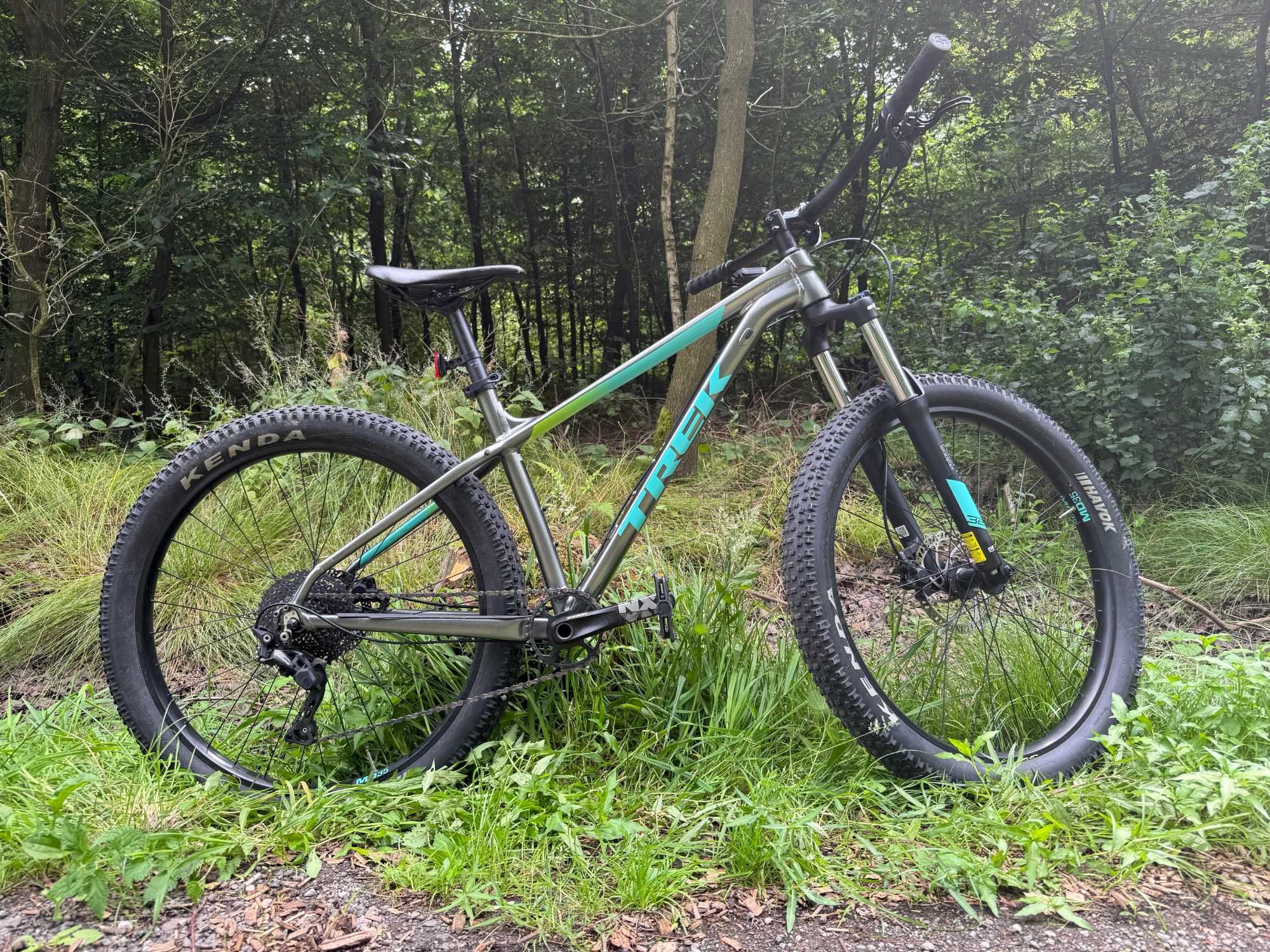 MTB Trek Roscoe 6, rama M/L, kola 27,5 rok 2021