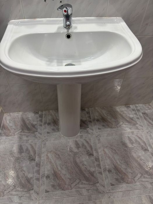 Lavatório com torneira