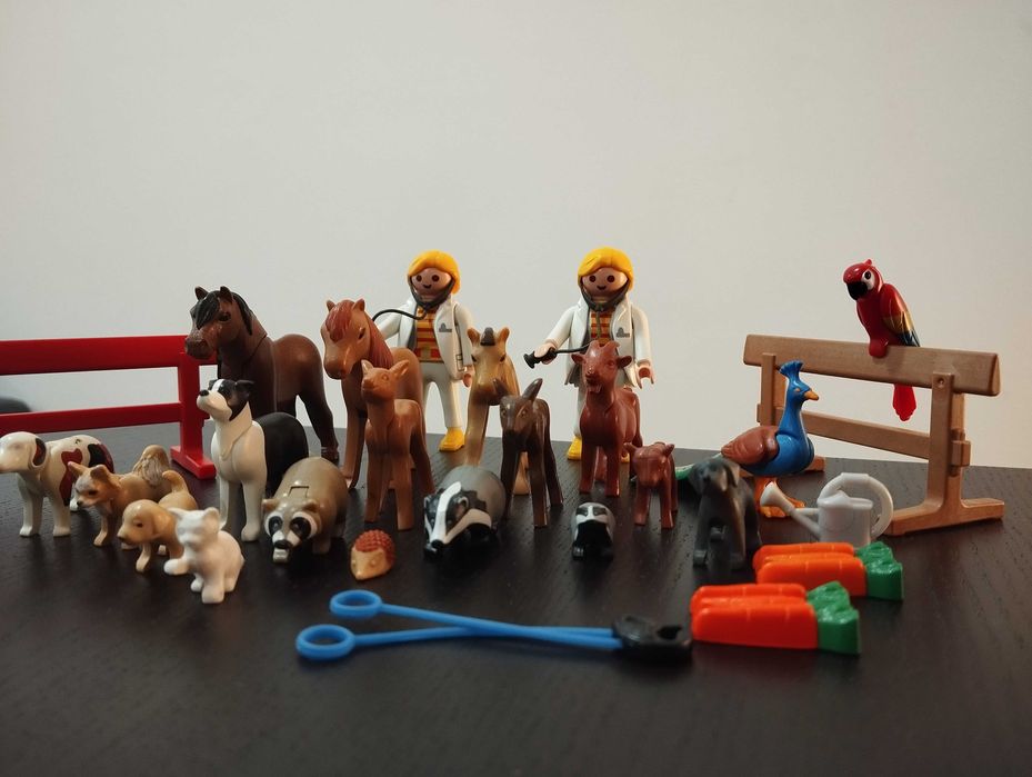 PLAYMOBIL - Duas veterinárias e vários animais de quintas