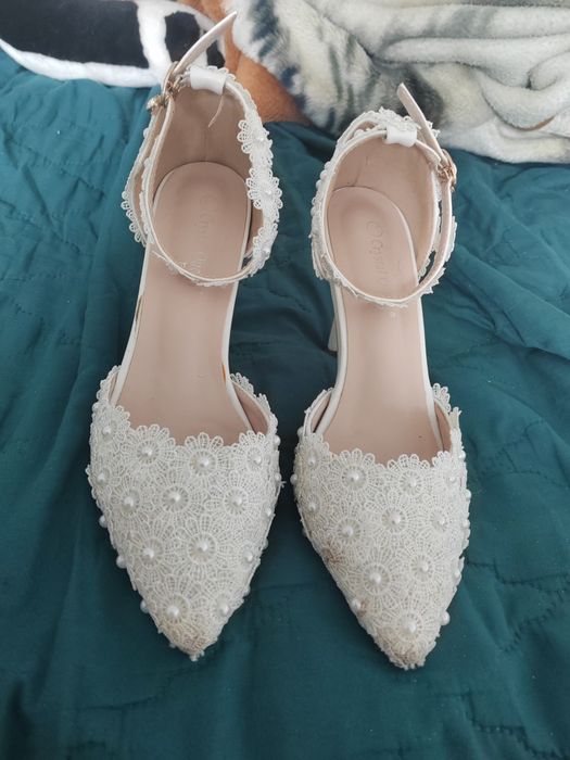 Buty białe ślubne obcas