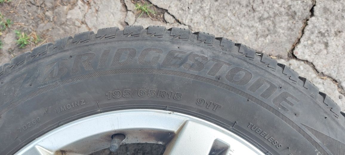 2 Opony letnie Nokian 205/55/16 i 4 Alu kola z zimowymi oponami 15cali