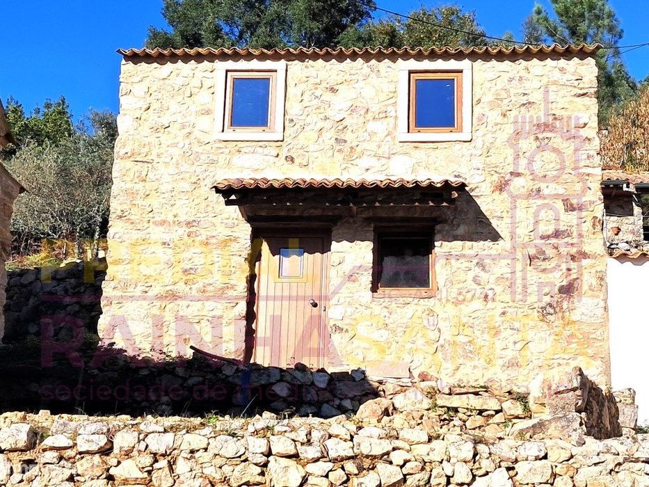 Moradia Recuperada em Penela