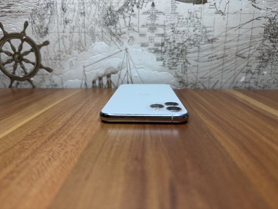 iPhone 11 Pro • 256GB • Etui • Kabel