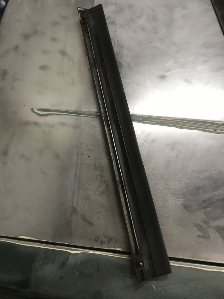 Listwa dolna drzwi tyl Mercedes W123