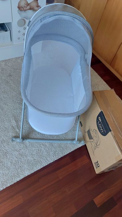 Berço de viagem com baloiço e rede mosquiteira