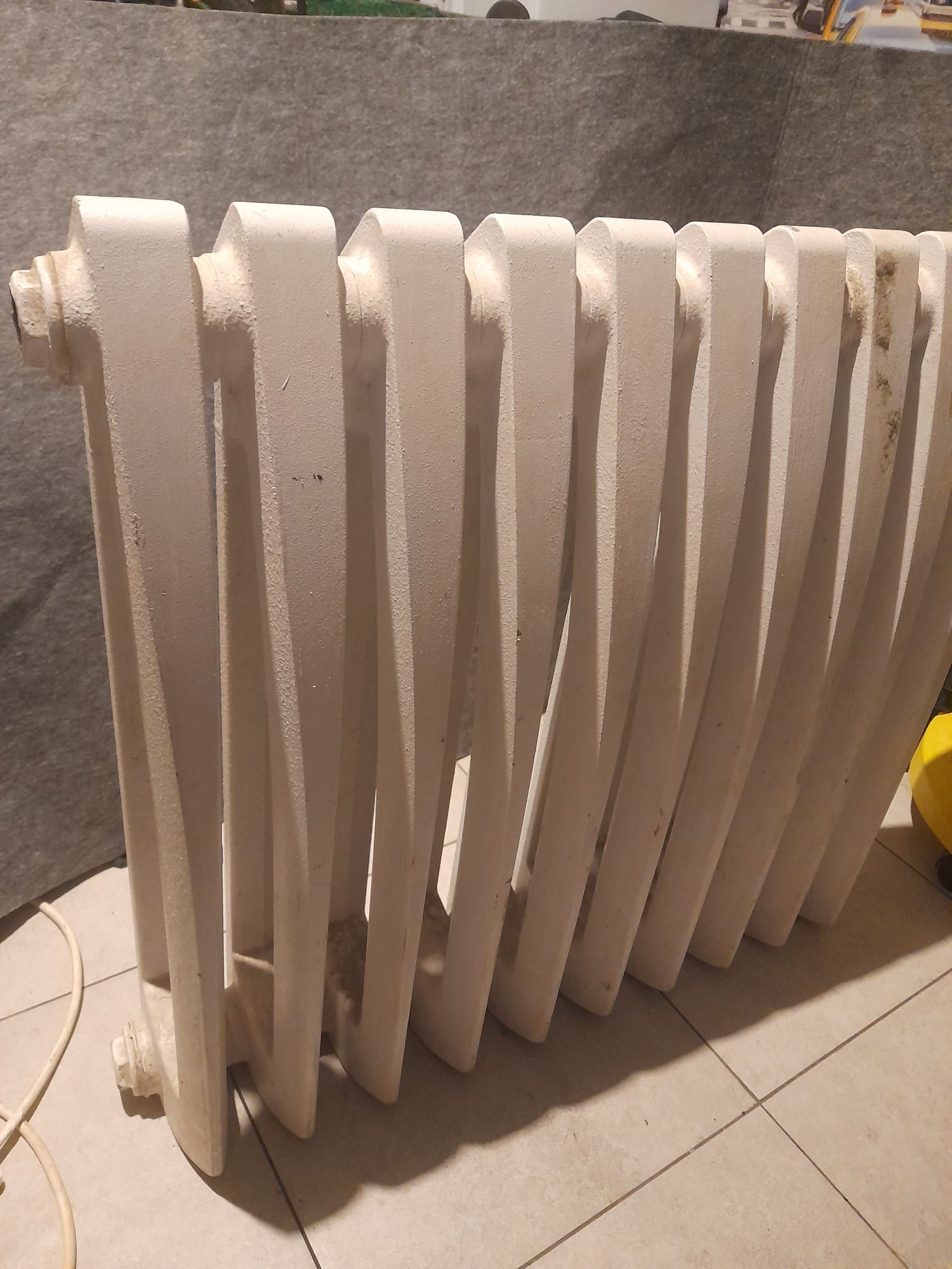 Nowoczesny grzejnik żeliwny 60x60