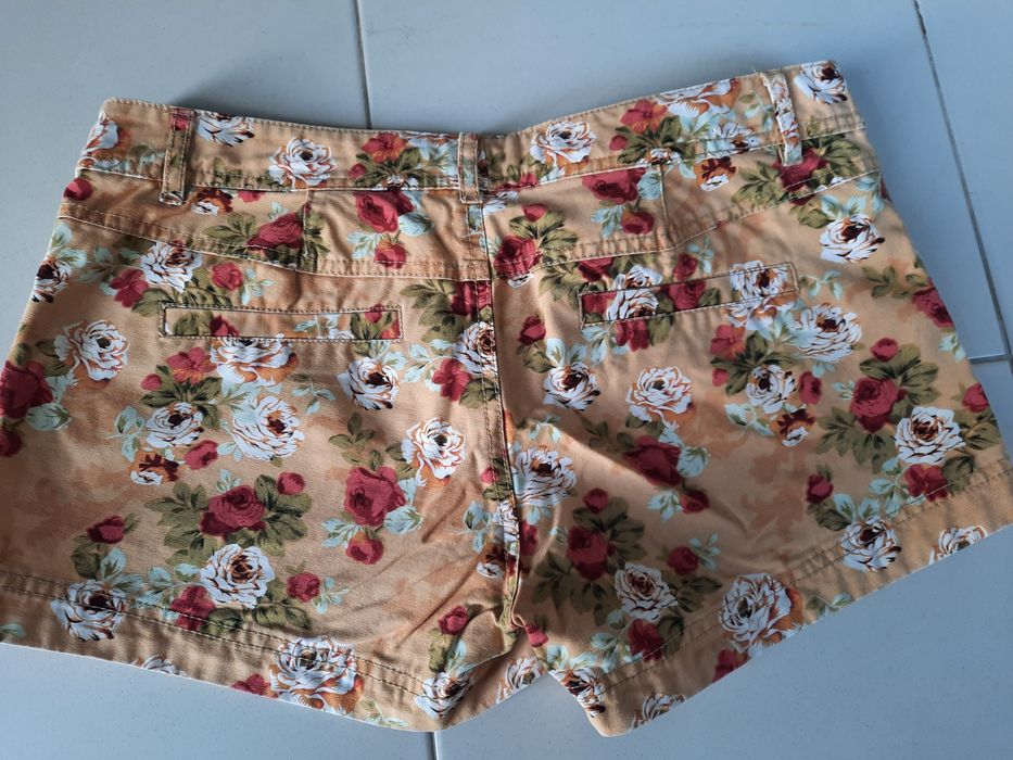 Calções Stradivarius e Lefties. Blusa Zara