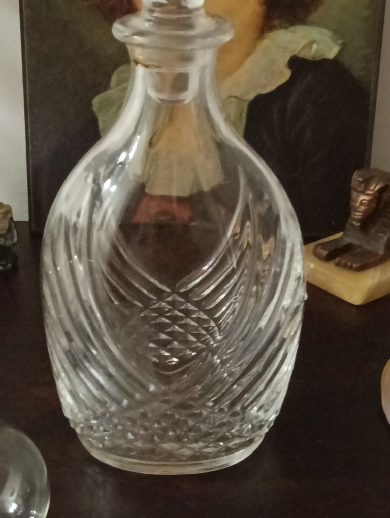 Bela garrafa/ licoreira ou outros de cristal