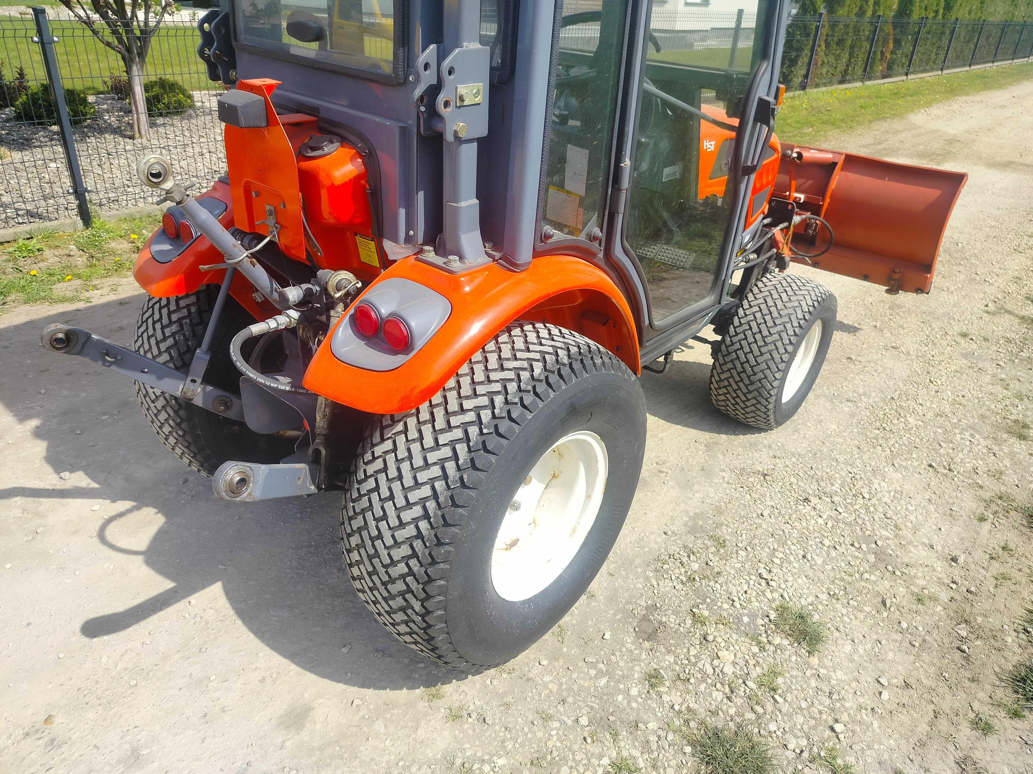 Kioti CK20 ciagnik traktor traktorek zamiatarka plug sniezny solarka