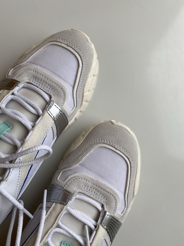 Оригінальні жіночі кросівки Puma Kyron Awakening, 38 розмір