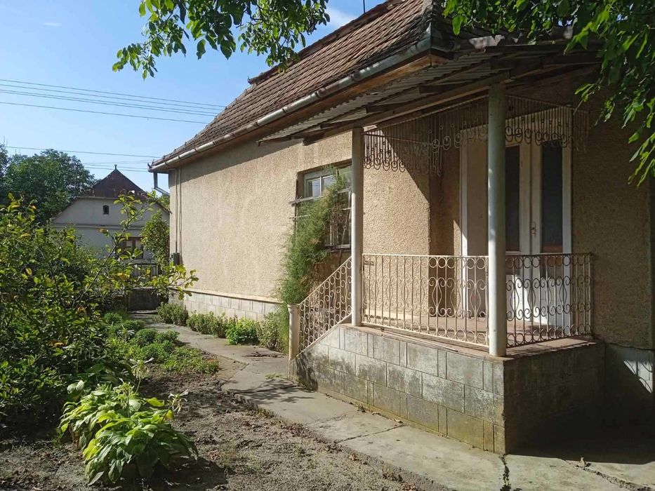 Будинок 4 кімнати на великій землі 30 соток с. Мочола 5 км до Берегова