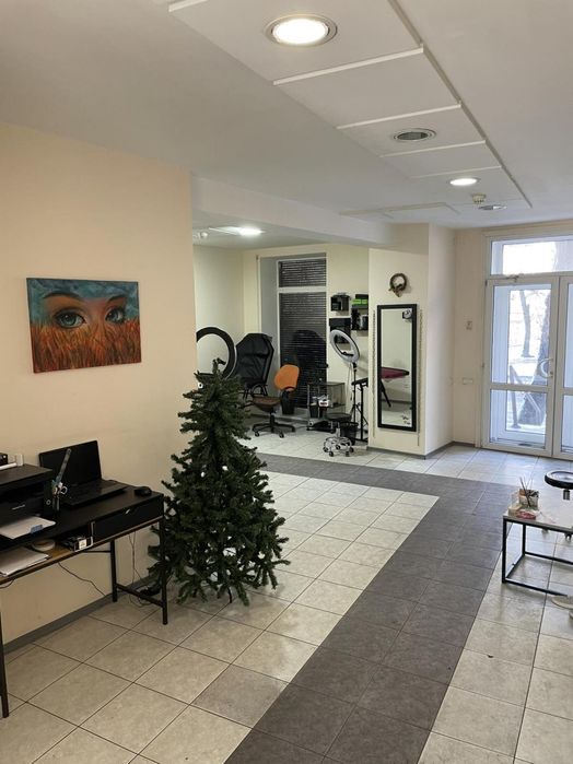 Приміщення у центрі міста, вул. Сталеварів. Ціна знижена!