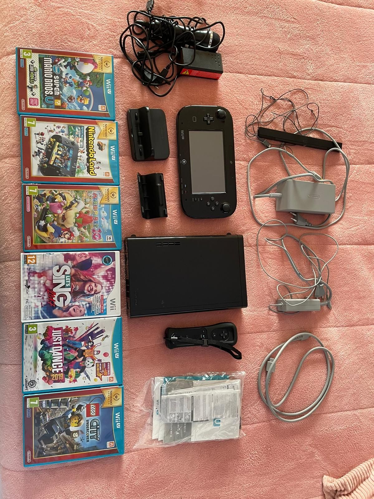 Wii U - Consola, 2 comandos, acessórios e 6 jogos