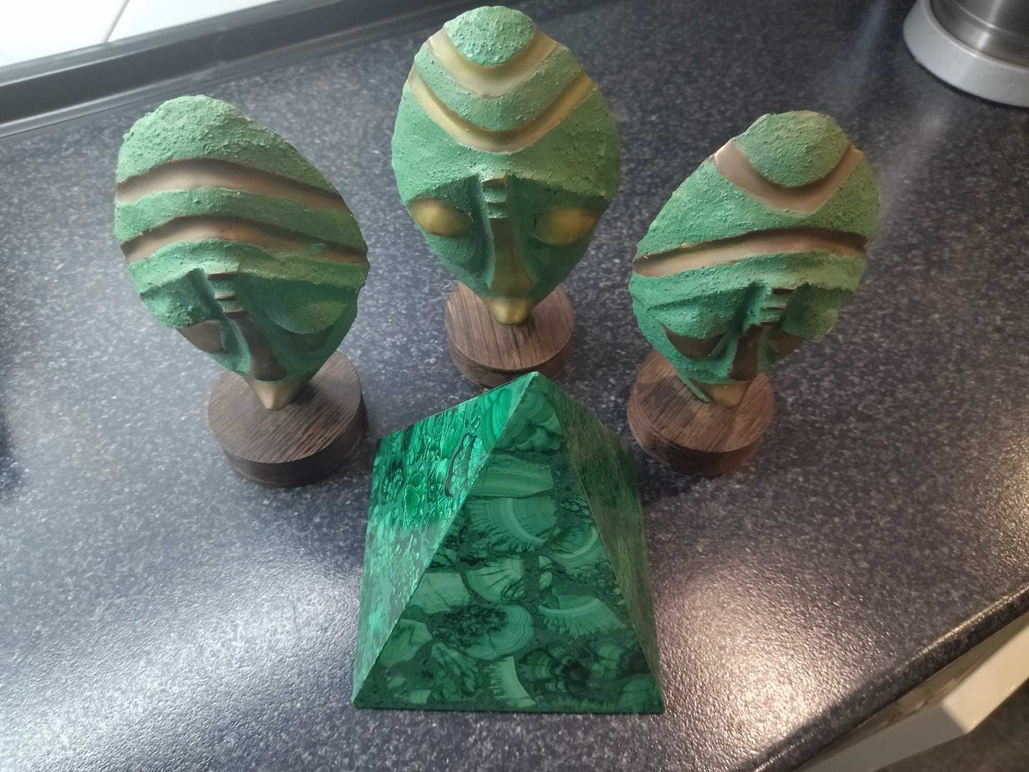 Artesanato antigo do Zaire (pirâmide vendida)