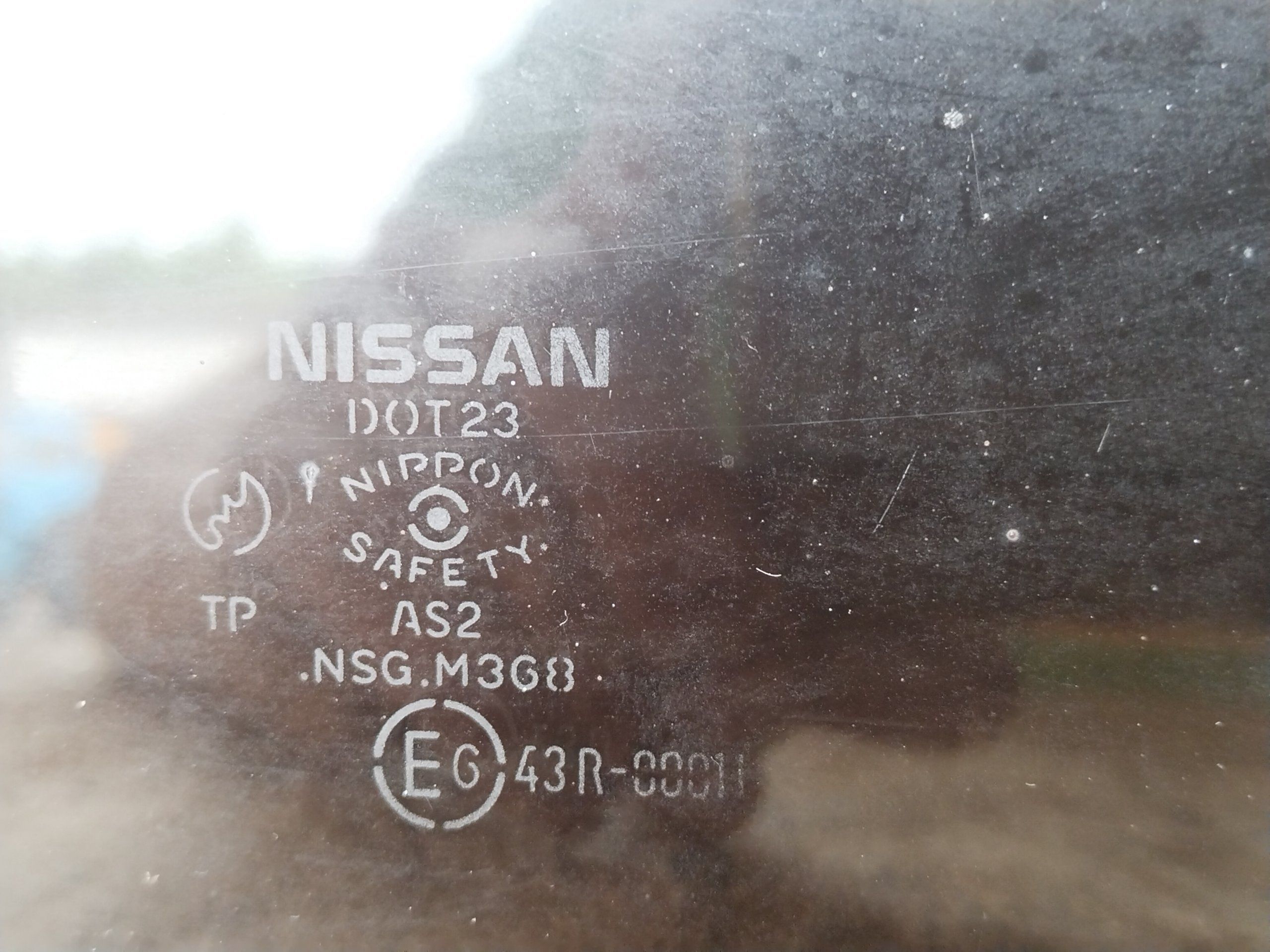 Nissan Patrol Y60 87-97 стекло скло в кузов бічне заднє ліве зсувне
