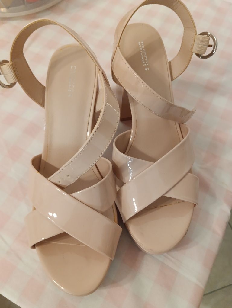 Buty na słupku, wysokie, beżowe, ślubne, sandały , konturn