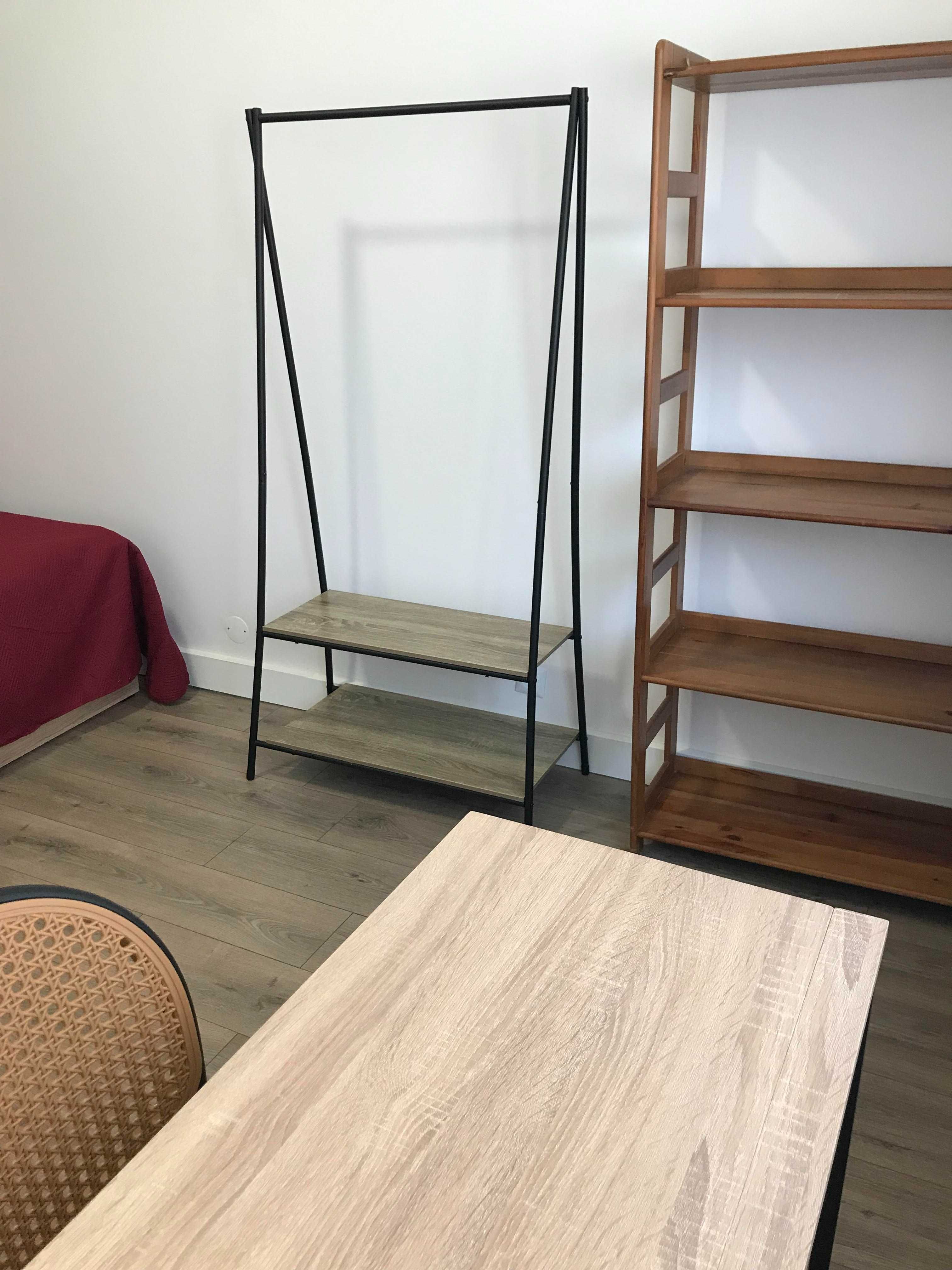 Quarto para rapariga estudante, na Av. Marquês de Pombal - Leiria