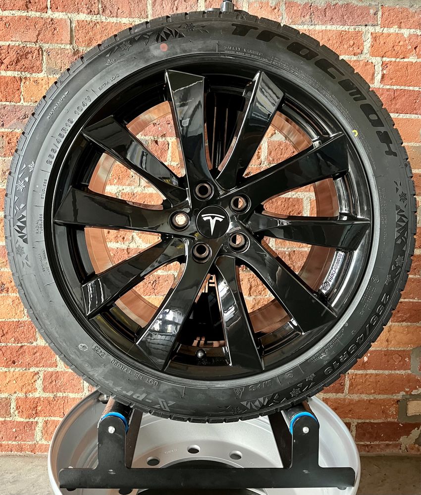 Koła Zimowe 19 Tesla Y Long Range 255/45R19 Nowe Performance 2024