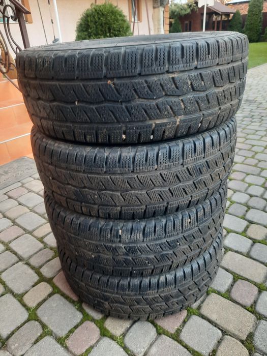 225 × 65 r16c Hankook