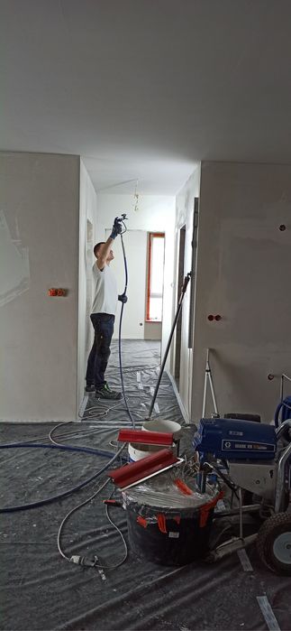 Gipsowanie i malowanie natryskowo. Sufity podwieszane, sucha zabudowa.