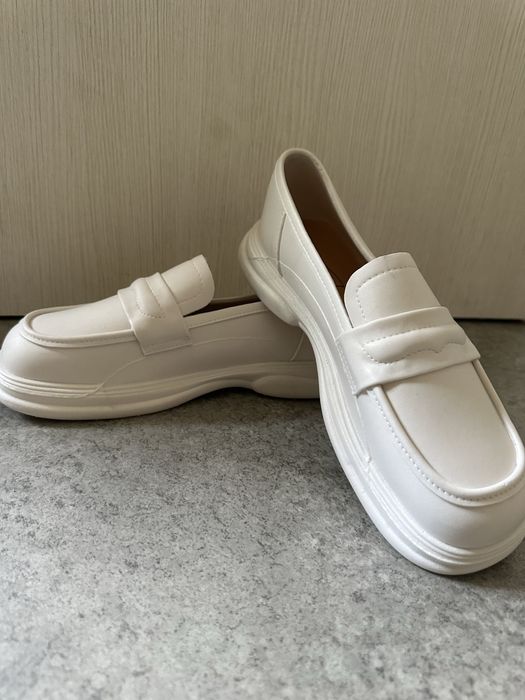 Бежеві жіночі Лофери