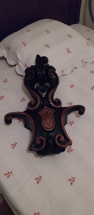 Mobiliário de quarto muito antigo